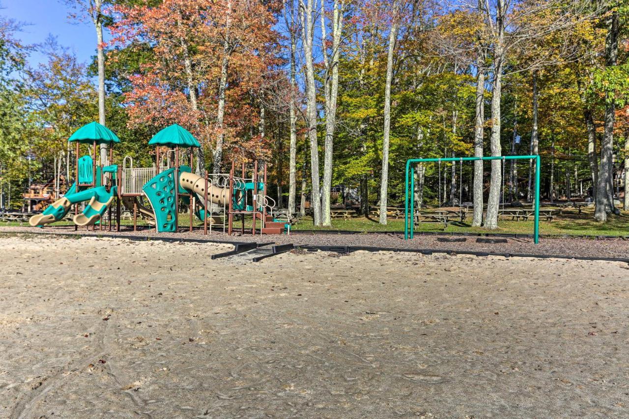Pet-Friendly Pocono Lake Oasis With Hot Tub! Exterior foto