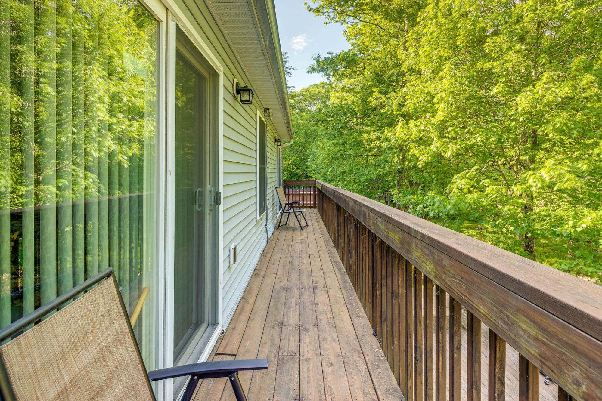 Pet-Friendly Pocono Lake Oasis With Hot Tub! Exterior foto