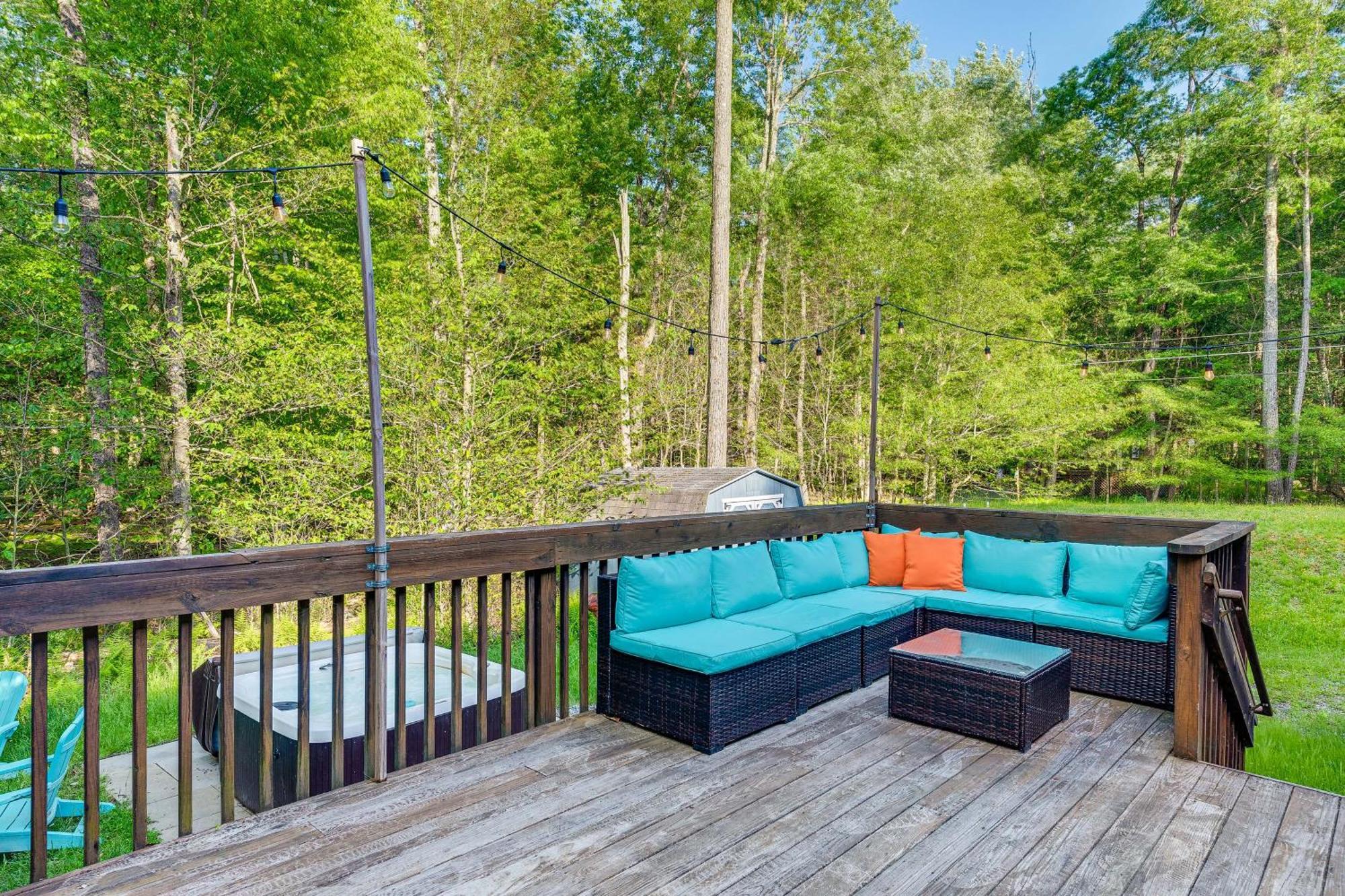 Pet-Friendly Pocono Lake Oasis With Hot Tub! Exterior foto